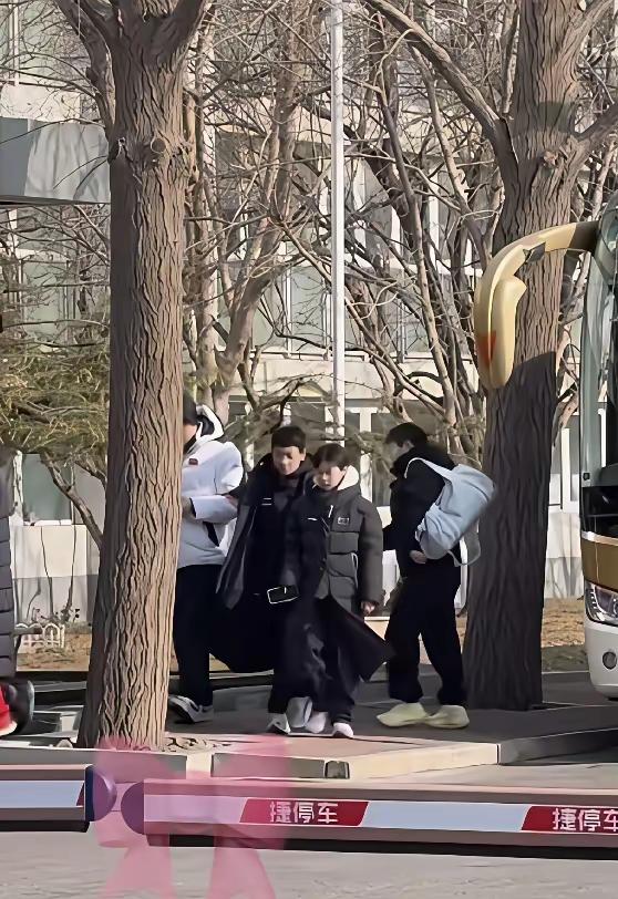 新鲜的莎莎和头哥下训了！今天不仅看到了下训的莎莎，而且看到了下训的头哥。莎莎