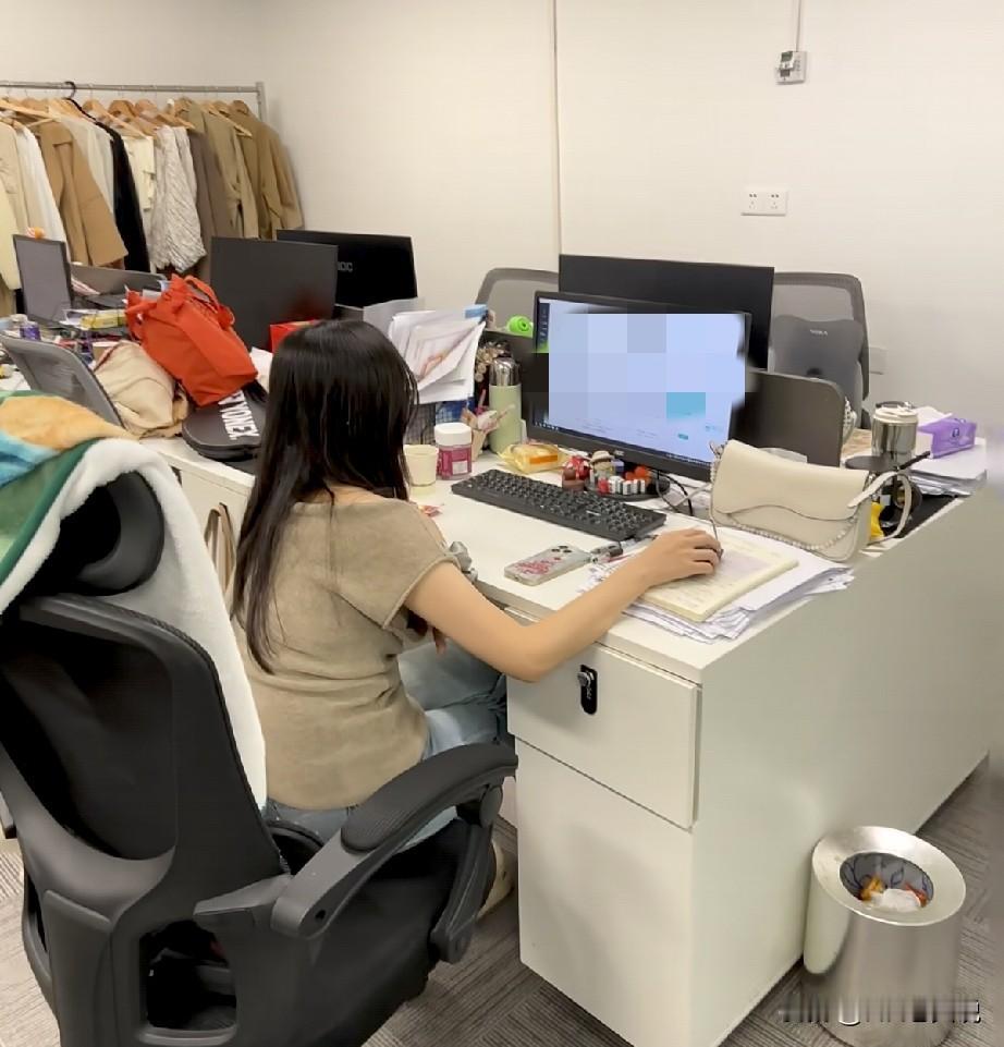 又要干两头不是人的活了[捂脸哭]公司三轮面试通过的候选人，背调过了，期望公资也从2