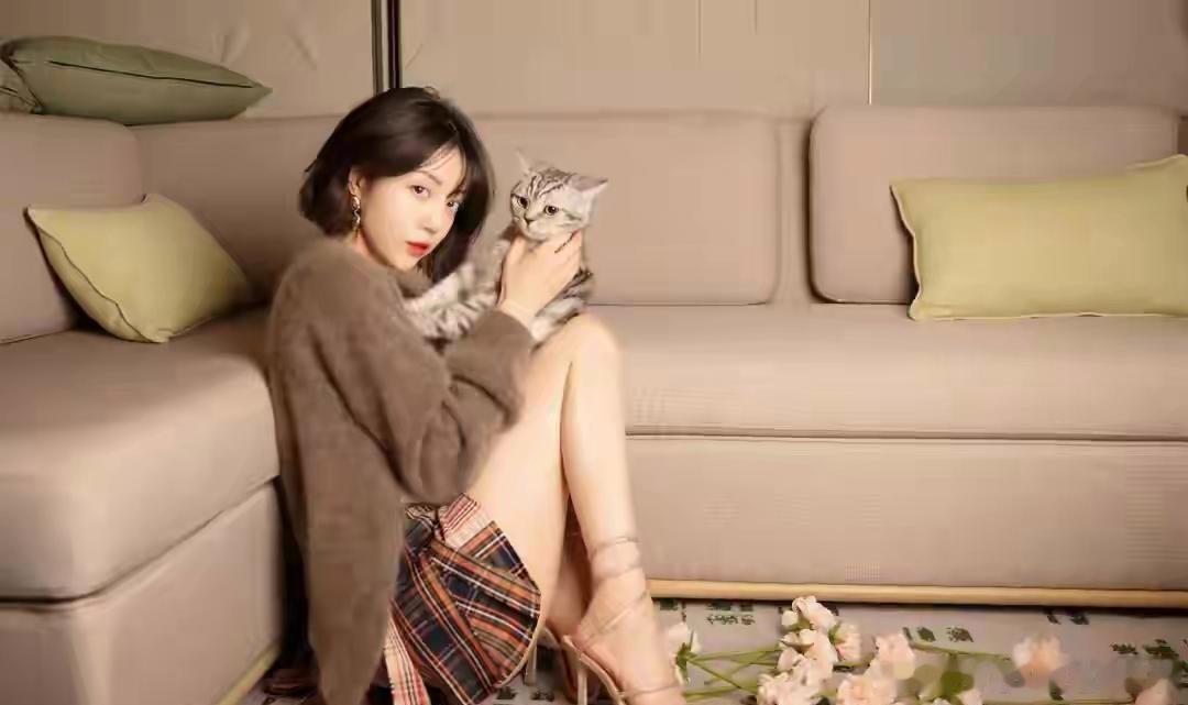 李溪芮这双腿，简直是老天追着喂饭吃的艺术品！​​​