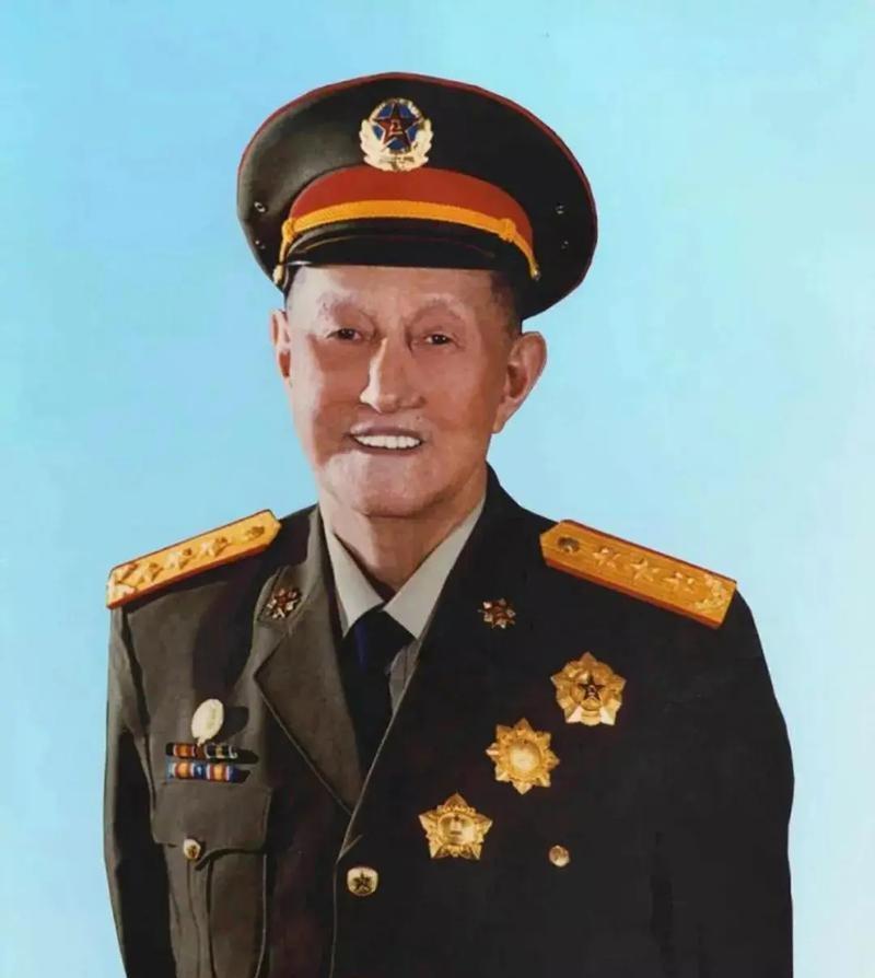 1936年，洪学智看上了女兵张文，但当他主动示好时，张文却嫌弃洪老满脸麻子。就在