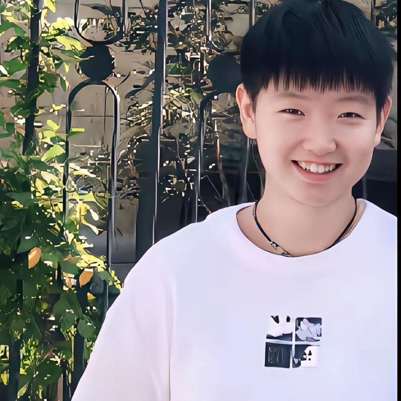 孙颖莎笑阳光照一天的美好开始了！球迷都是向日葵围着她转孙颖莎好才是