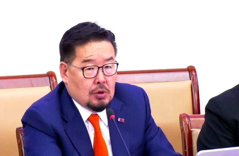 蒙古国新总理一上台就改路线，刚和中国会完就动手整治几十年边境老烂账，从治沙到通关