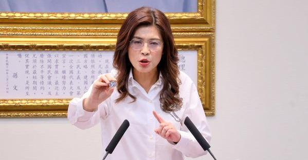 中国“国民党主席”郑丽文发表声明。7月1日，郑丽文在国民党中常会上谈她最关注
