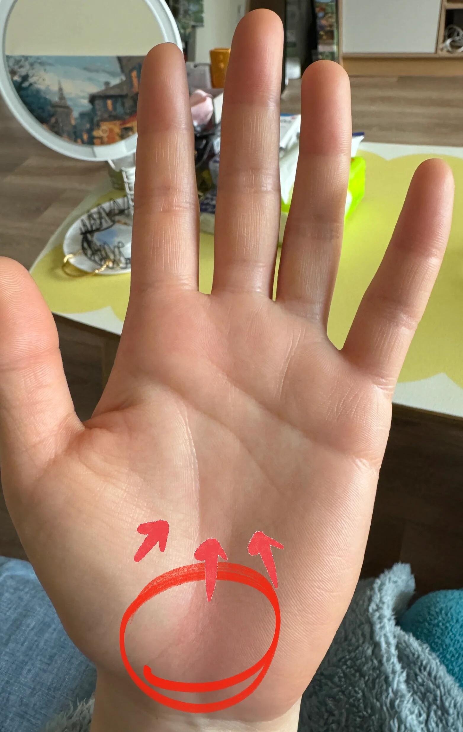 发现了一个30秒缓解痛经的穴位❗​​​
