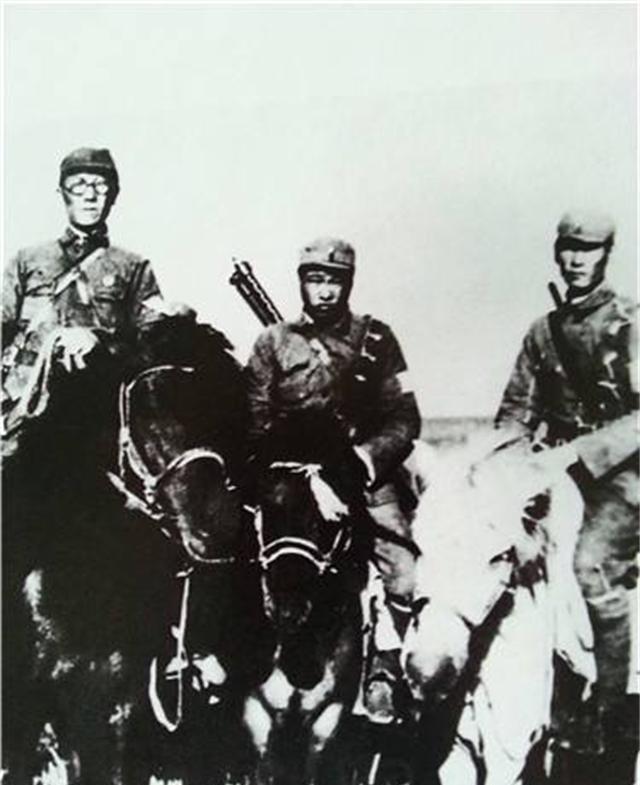 1958年，一次由毛泽东主席亲自主持的政治局扩大会议在成都召开，这次会议的与会人