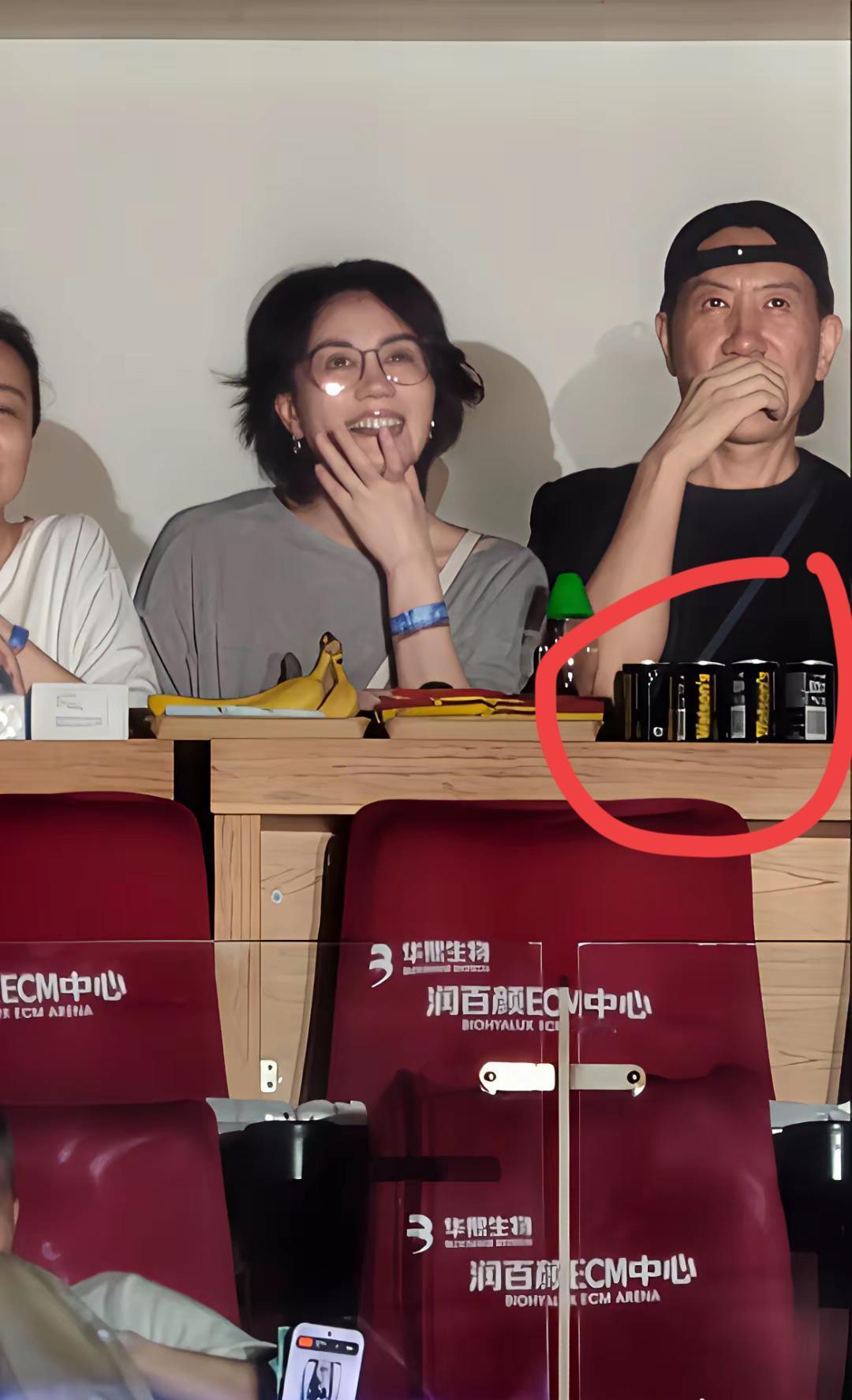 王菲她们喝的是什么牌子饮料