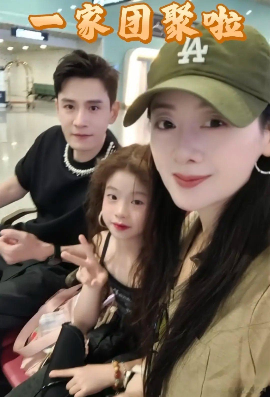 小李琳带9岁女儿去香港看宋雨琦演唱会，经超和孩子在内场唱嗨了，小年糕穿吊带裙，戴