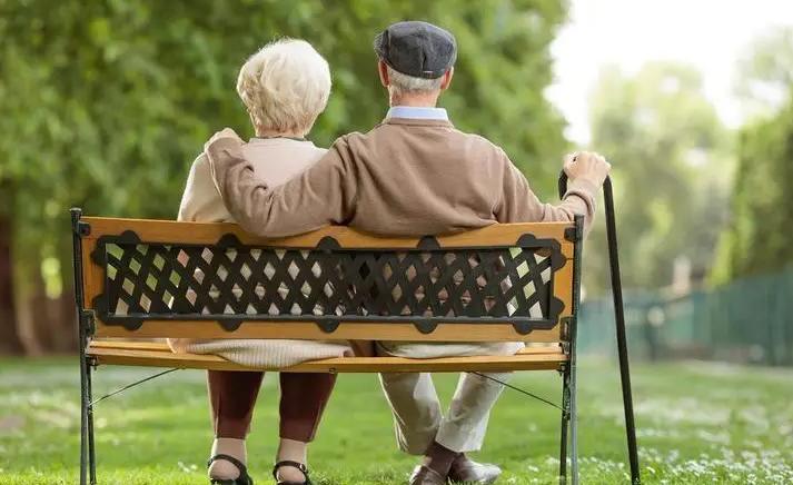 一位退休老人非常现实的忠告：如果你有退休金，还有三四十万存款，那听我一个建议：