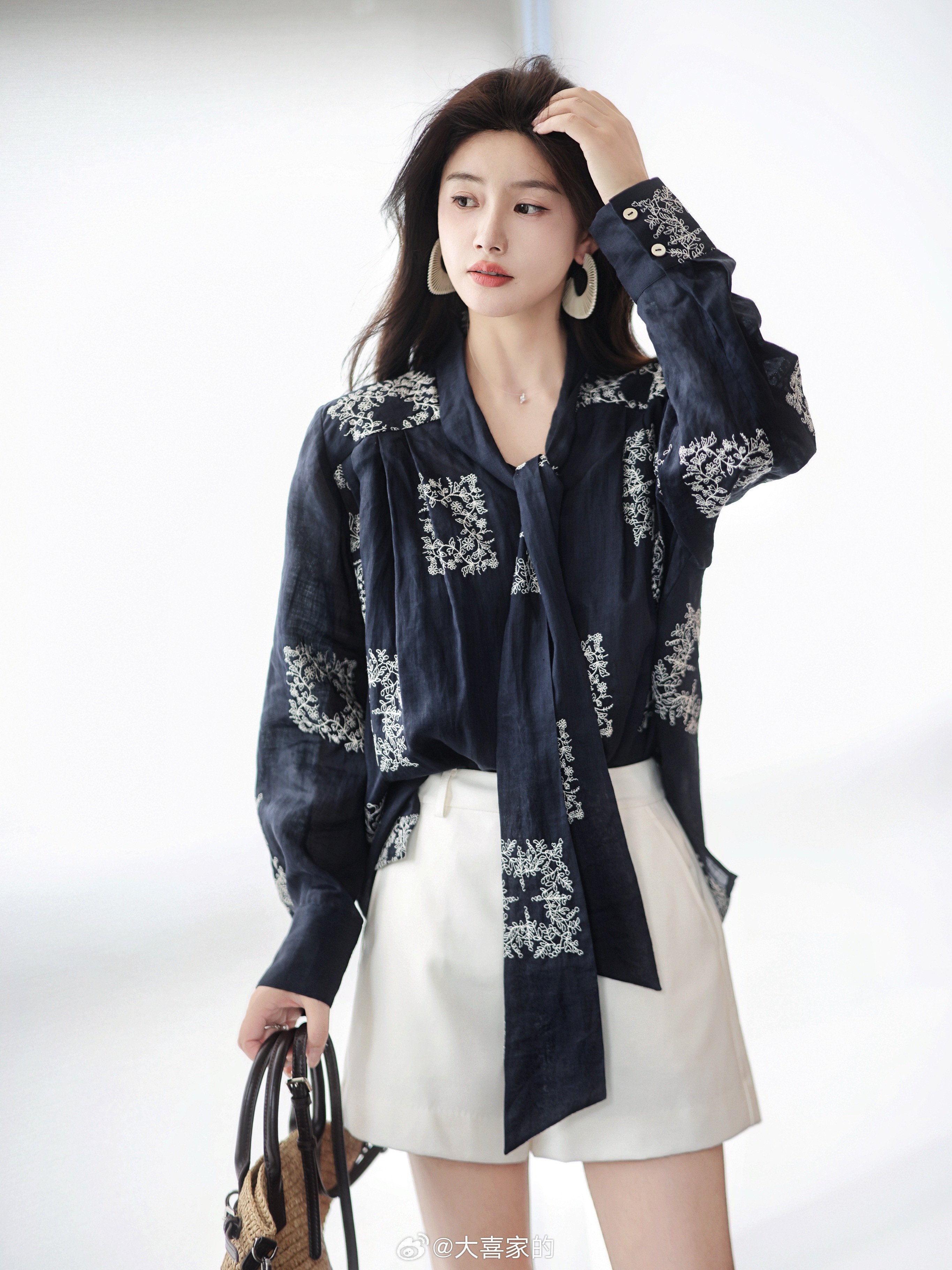 这件绝了啊！又让粒粒我优雅上了☺️100苎麻+100棉吊带舒服透气满身刺绣很