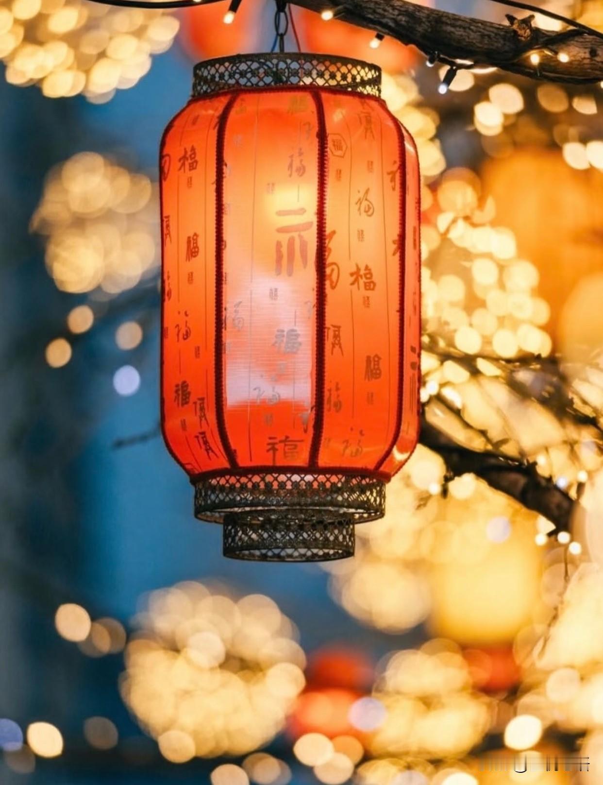 长大后才发现，故乡好像只剩下冬天了。小时候，四季都在老家。春天摸鱼，夏天捉