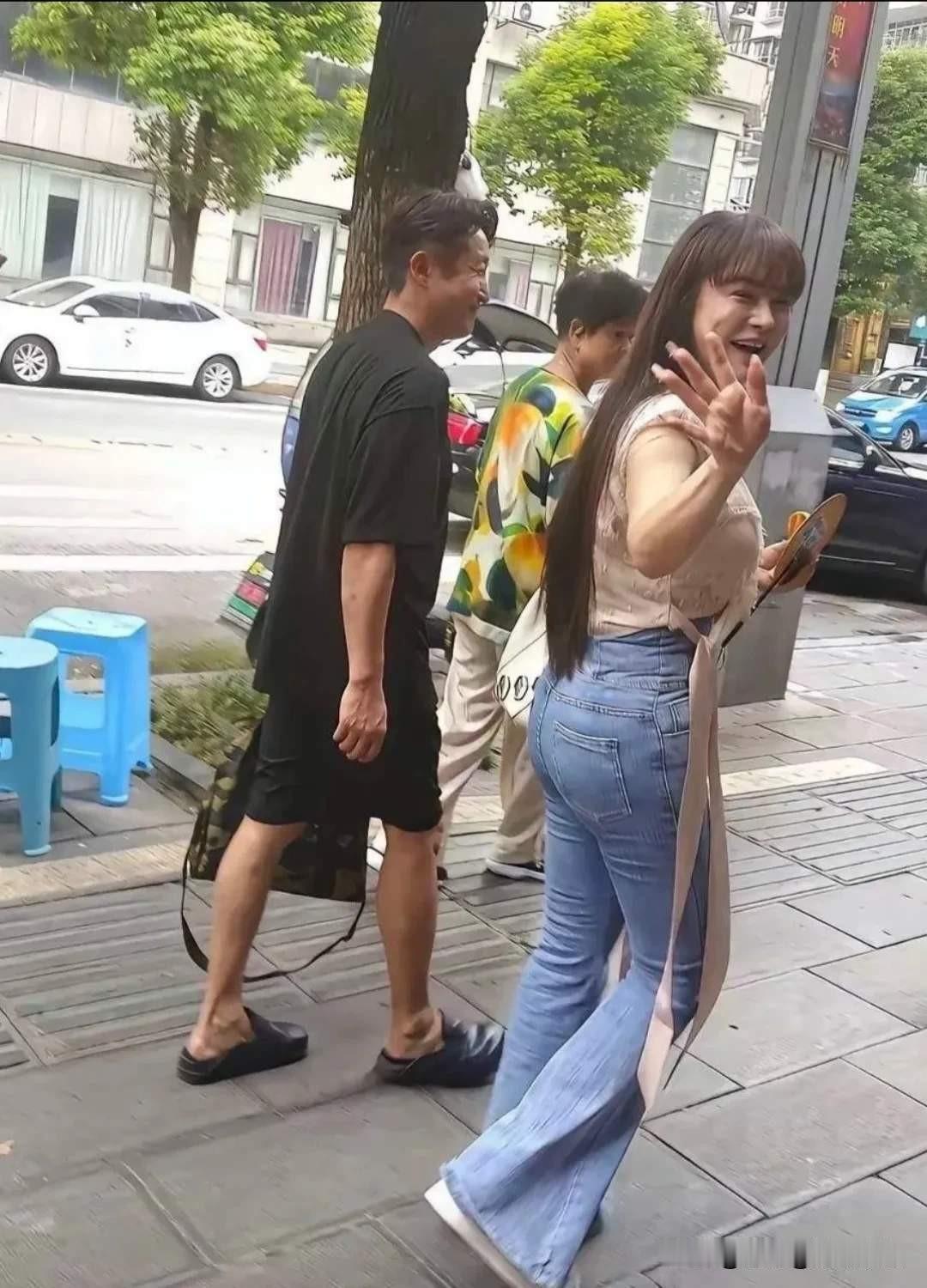 又传邹市明离婚了……钱没了，人也没了。拳王还真是憋屈！其实现在邹市明要做的