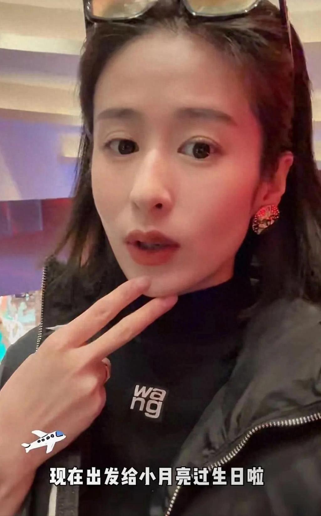 颖儿付辛博夫妇现身澳门，一家七口开心庆生！付辛博抱着7岁闺女，颖儿紧贴身侧好恩爱