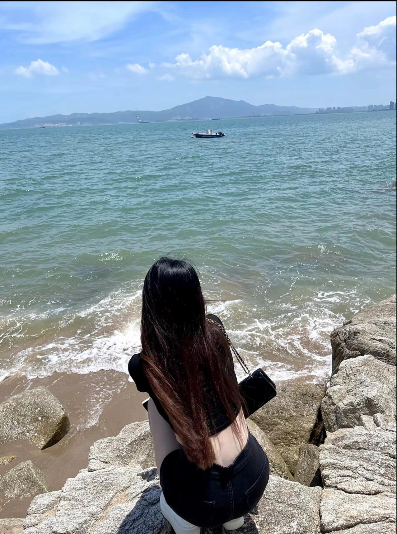 老话讲，老人好色，不是荒唐，是身子还热乎。人上了岁数，还能对美的东