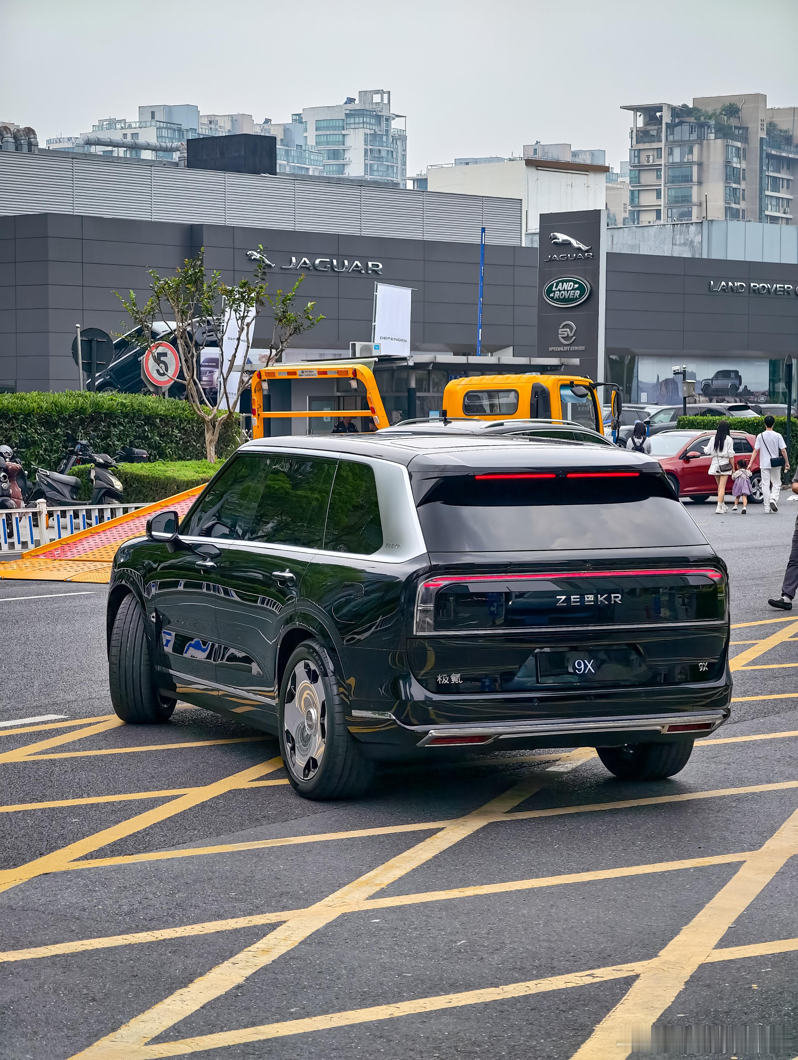 感受下极氪9X在室外的姿态，这气场还行吗？新能源汽车大v聊车​​​