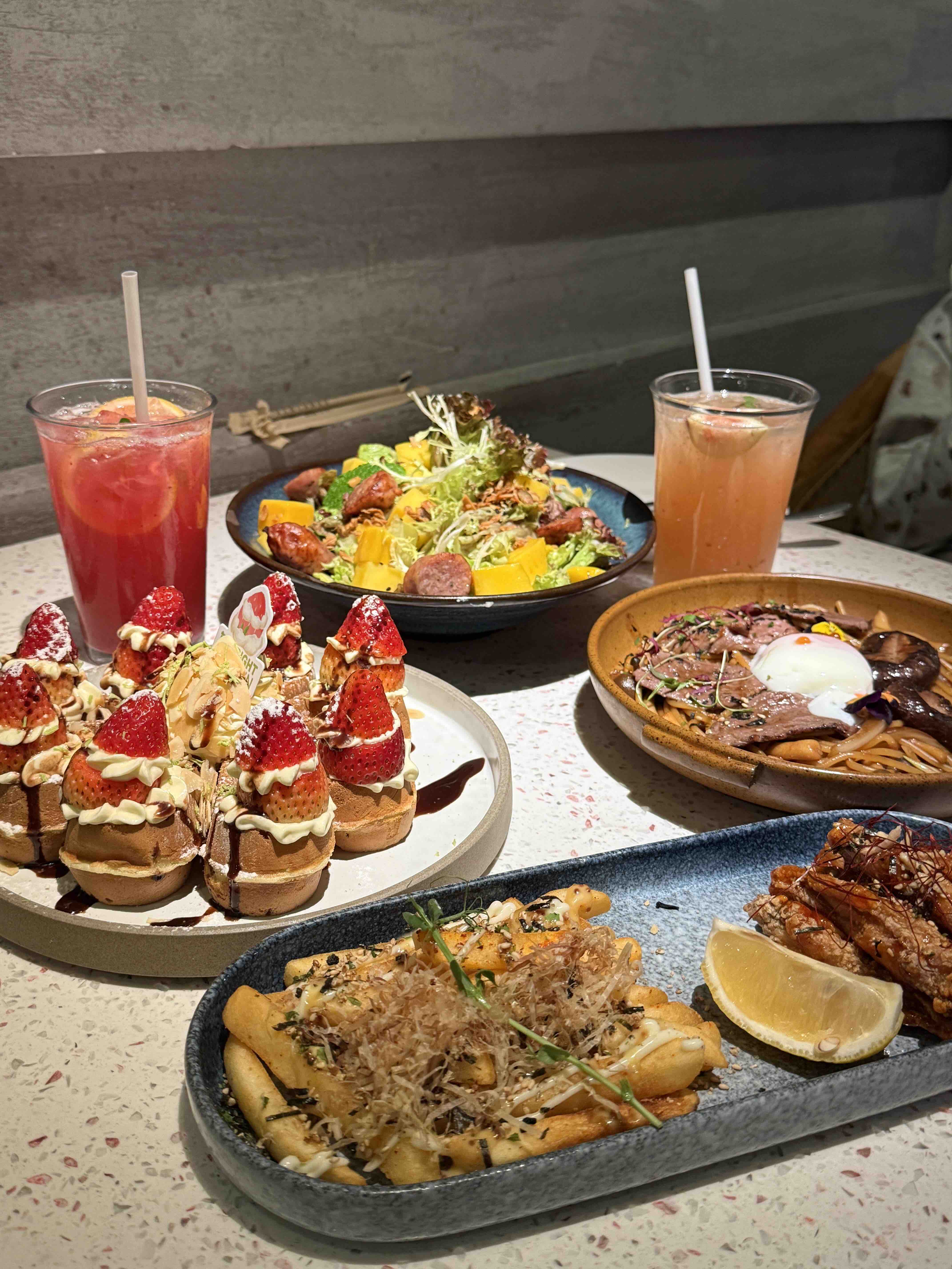 跟好朋友在正佳广场吃到的漂亮饭🥳好看又好吃没有什么烦恼是一顿美食...