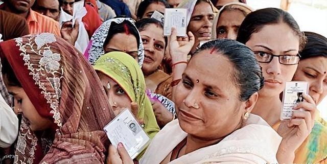 印度移民横扫全球！吓得欧美避之不及，日本却主动开门当接盘侠？印度简直把魔幻现实主