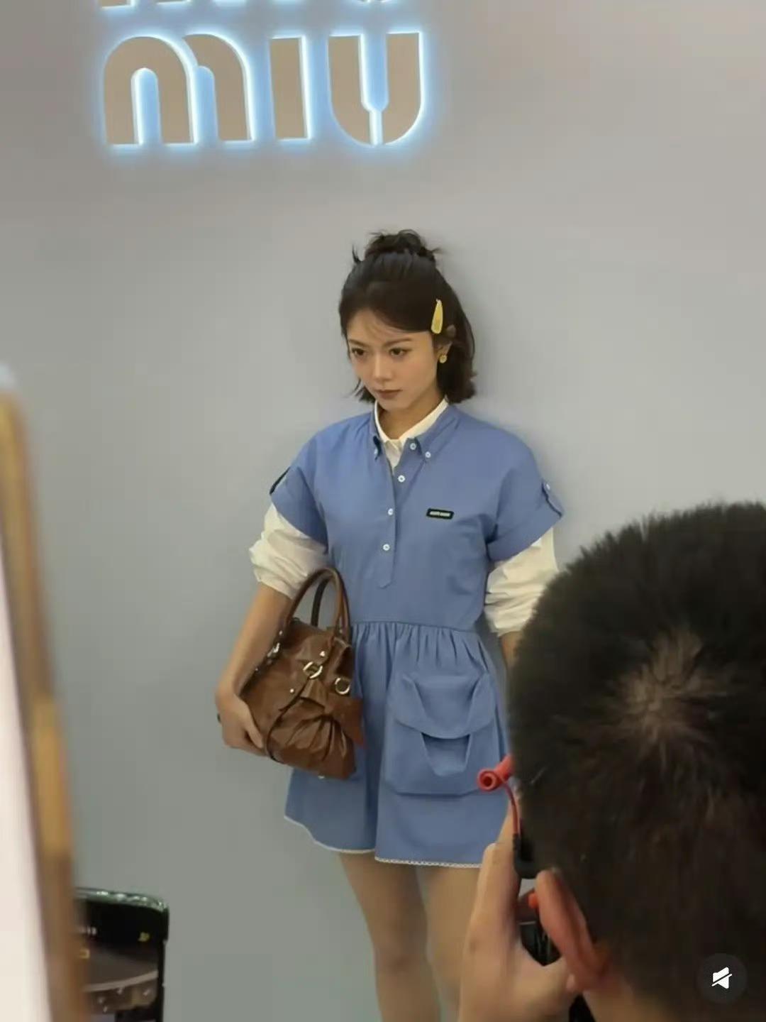 赵今麦杭州万象城生图封神！蓝色少女感造型，镜头下灵动又亮眼✨赵今麦现身杭州