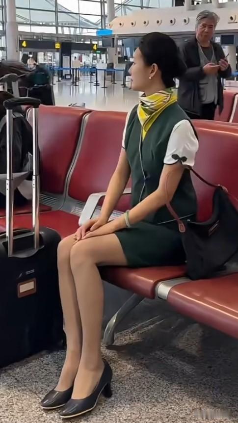 这位空姐真漂亮！