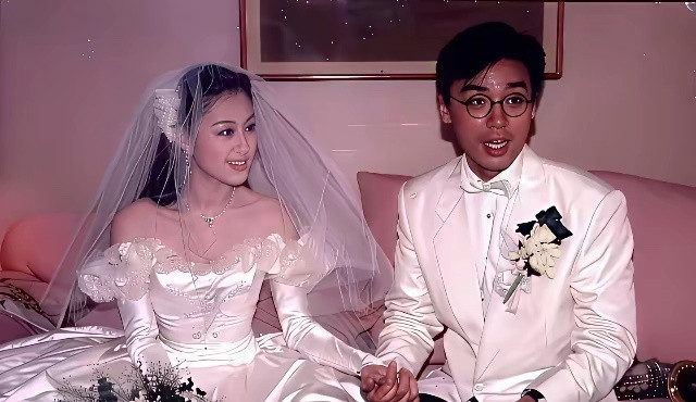 小时候不觉得章小惠好看，现在再看是真漂亮啊。身材，皮肤，脸都是顶级的