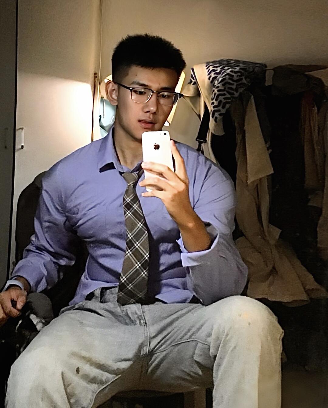 穿正装拍一张🤳