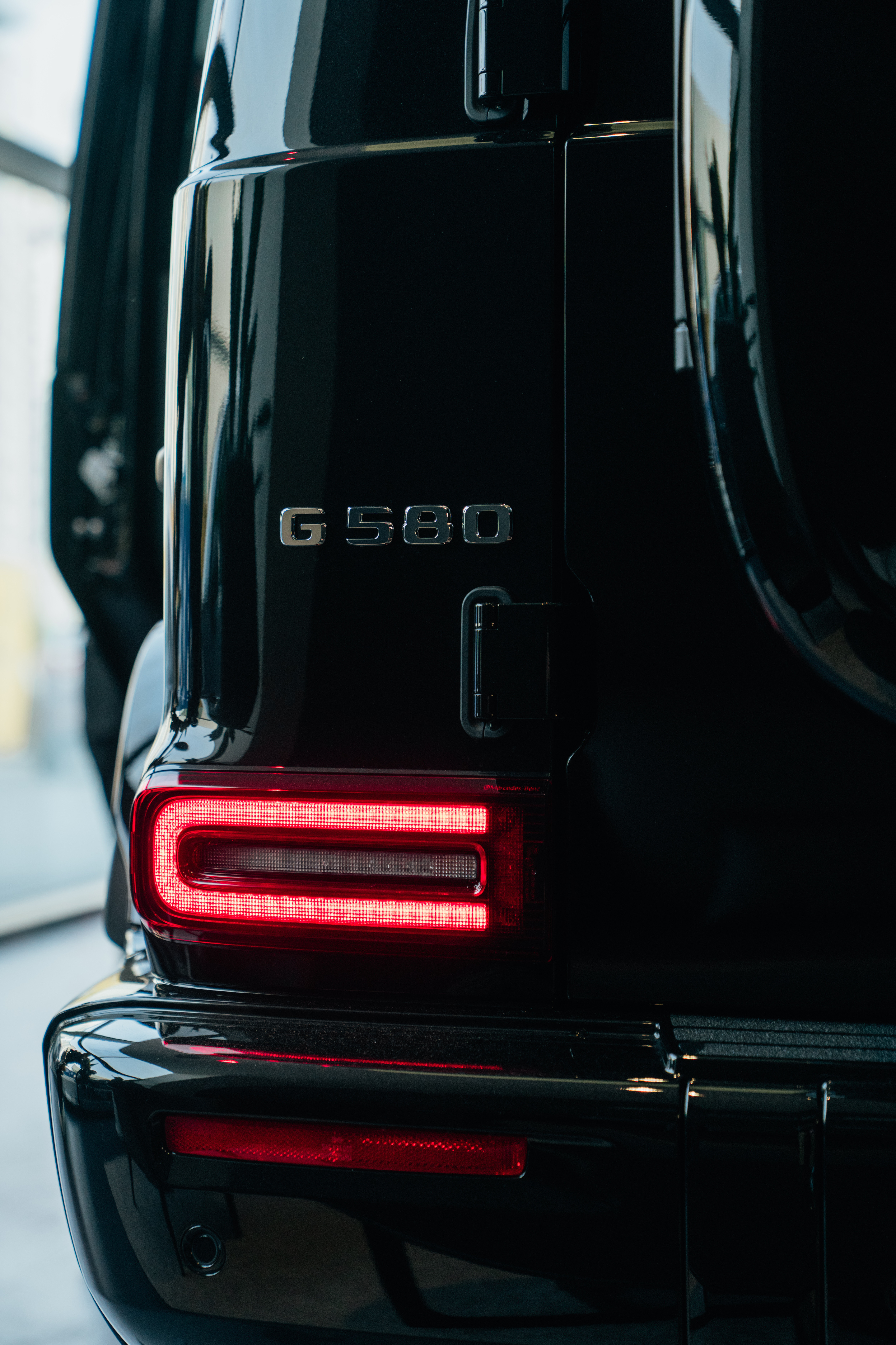 奔驰纯电G580提车从燃油G63到电动G，更懂它的细腻与强悍城市通勤静谧，户外