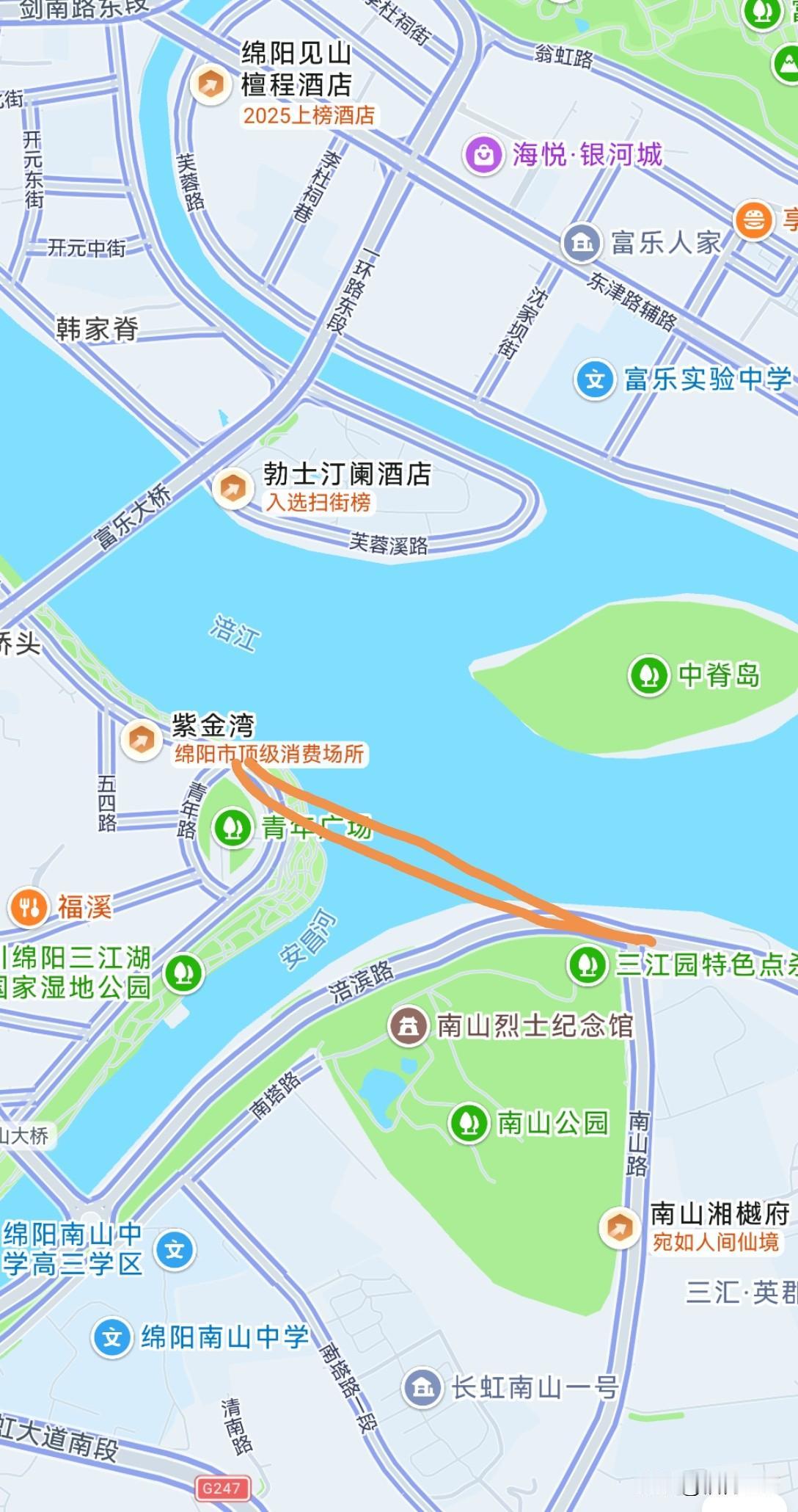 绵阳的滨江西路在升级改造，准备扩建为双向六车道，这固然很重要，但其实目前最紧要的