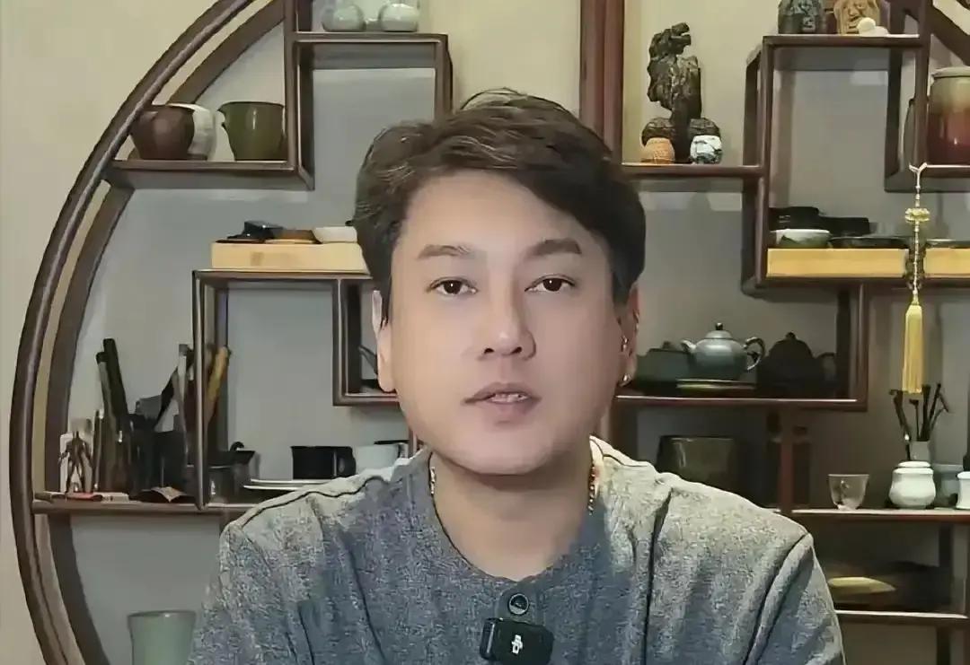 F4最后一人崩溃删帖凌晨三点，朱孝天把那条“世界换了一批人欢呼”的微博删了