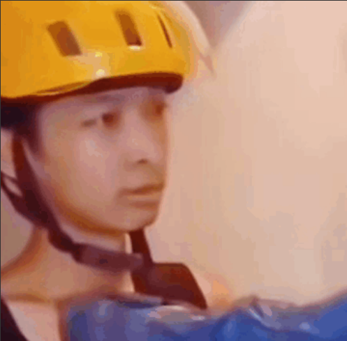 得饶人处且饶人。快递小哥和一男一女因快递有损坏的原因发生口角，一男一女的态度非常