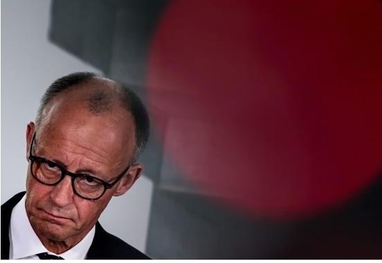 德国总理默茨和欧盟主席冯德莱恩遭当头一棒，彻底懵了欧盟领导人折腾了整整16个小