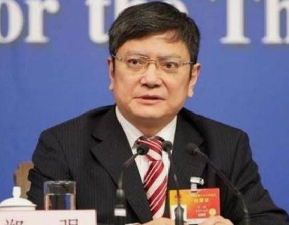 郑强教授发出AI警告：8亿劳动力岗位面临风暴，谁来接住被时代甩下的普通人？