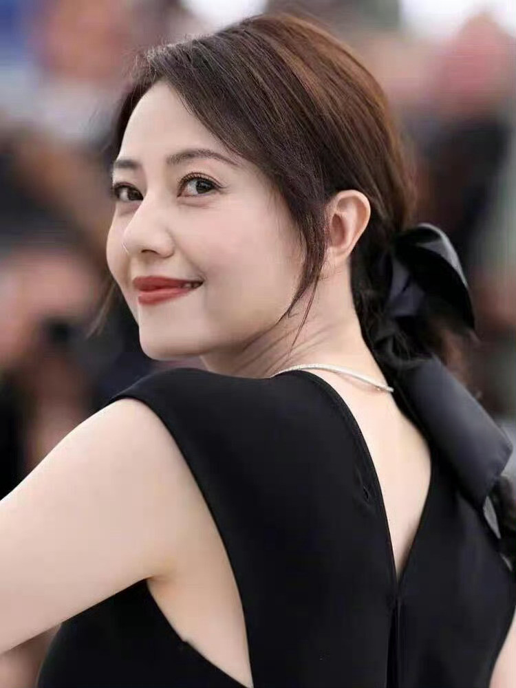 怎么到高圆圆这里，眼袋成加分项了，连缺点都能变好看。