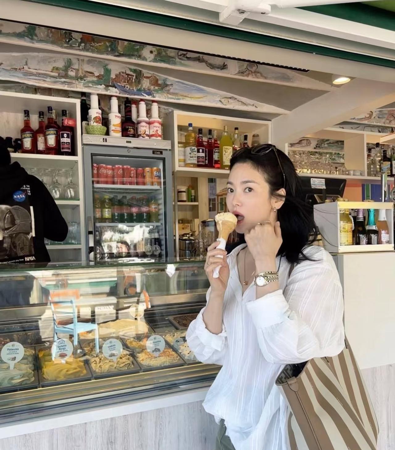 我发现，大家对宋慧乔的误会，其实就是对幸福的小小误解。很多人都认为宋慧乔之所以