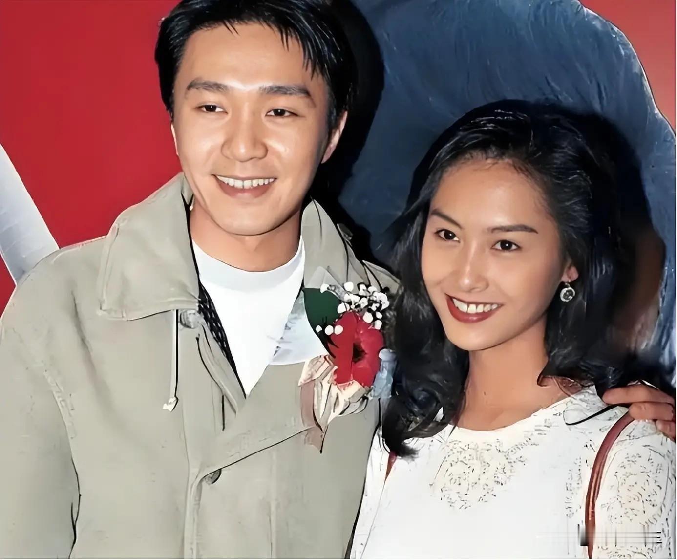 1994年，周星驰刚成立的彩星电影公司开山之作，上下两部《大话西游》，整整砸了6000万港币，搁当年