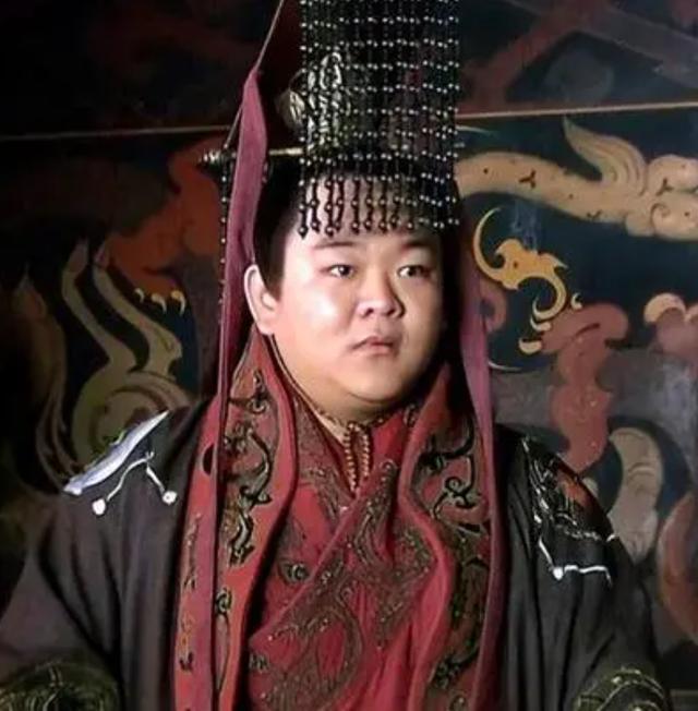 刘备传位刘禅，这事儿在民间被吐槽了快两千年。多数人一拍脑门：还不是因为嫡长子继承