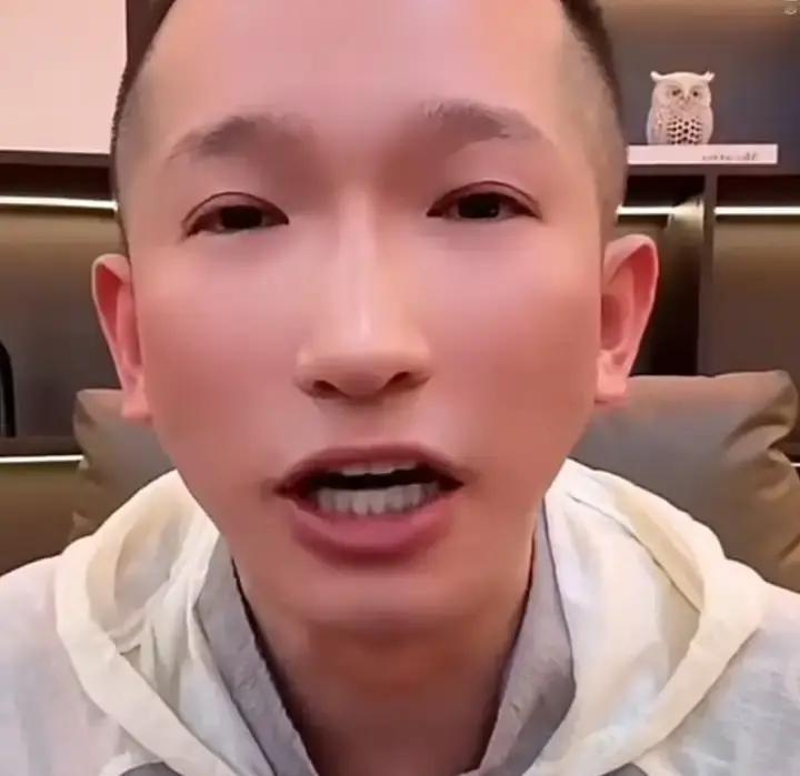 网红圈的塑料兄弟情真是一戳就破，这几天狗磊算是彻底放飞自我了，直接把枪口对准了吴迪和祁天道，甚至连当