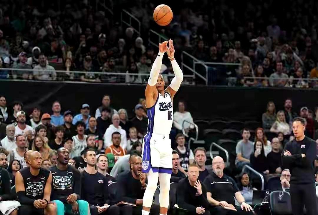 全队摆烂38天，就等状元签了，威少突然掀了桌子：今天必须赢！他半场就往内线