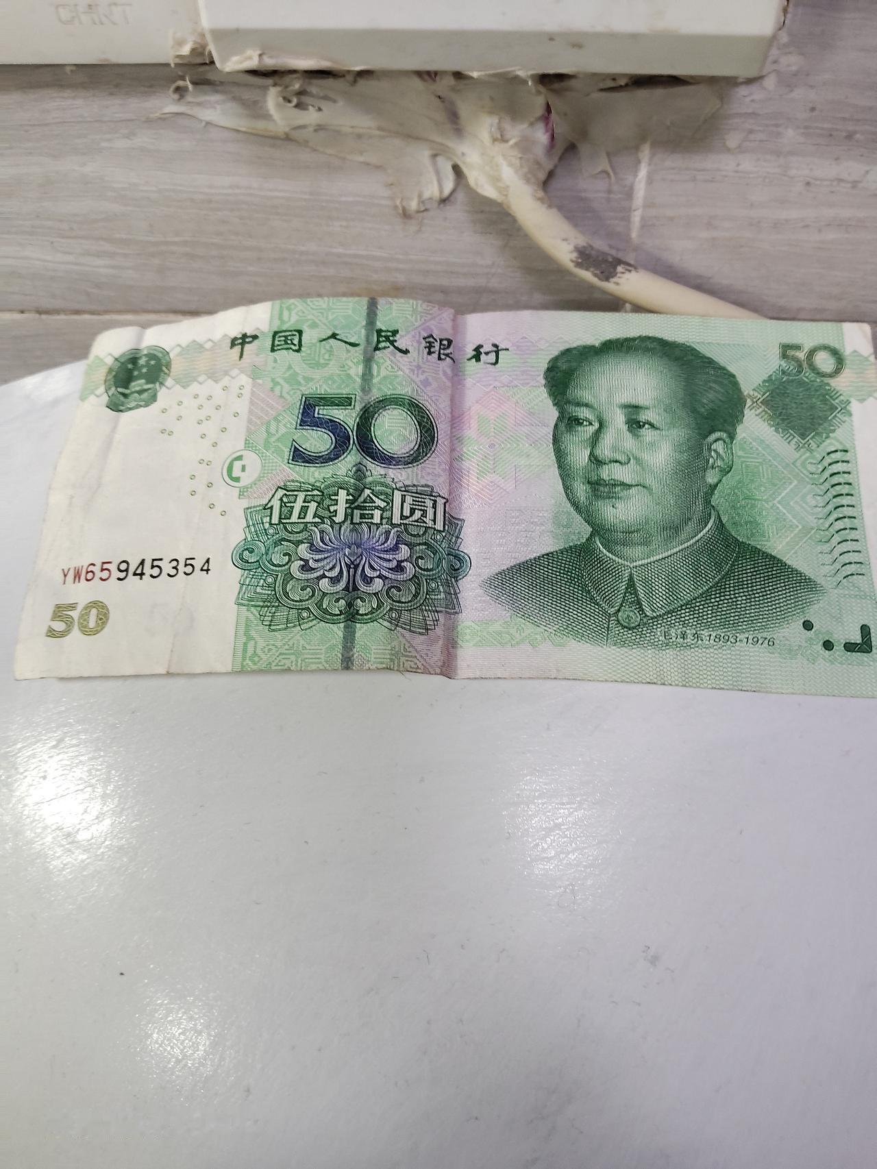 为什么KTV纷纷倒闭？道理很简单：银行利率下跌是个风向标，因为利息下跌就表示物价