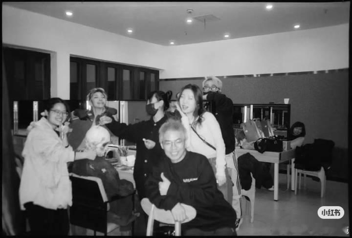 说我咯噔也无所谓，我就是觉得p1的合照很难受（四还并没有面对镜头，只是以迷魂者的