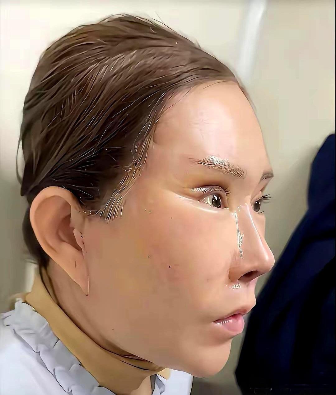太尴尬！广西退休大妈整容想艳压广场舞，结果把孙子吓怕了为了在广场舞队伍里脱颖