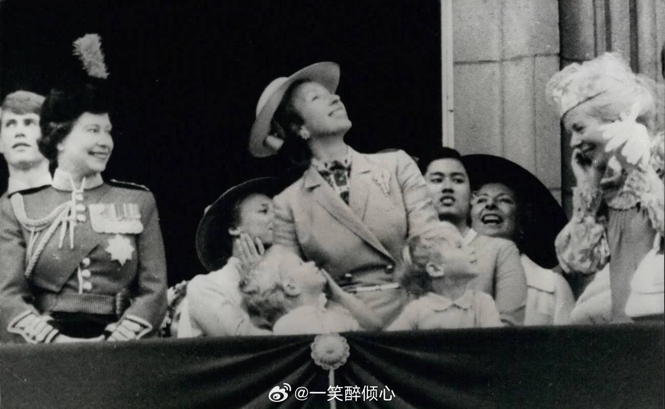 英国王室1980➡️20261980年7月14日，泰国的诗琳通公主和她的妹妹