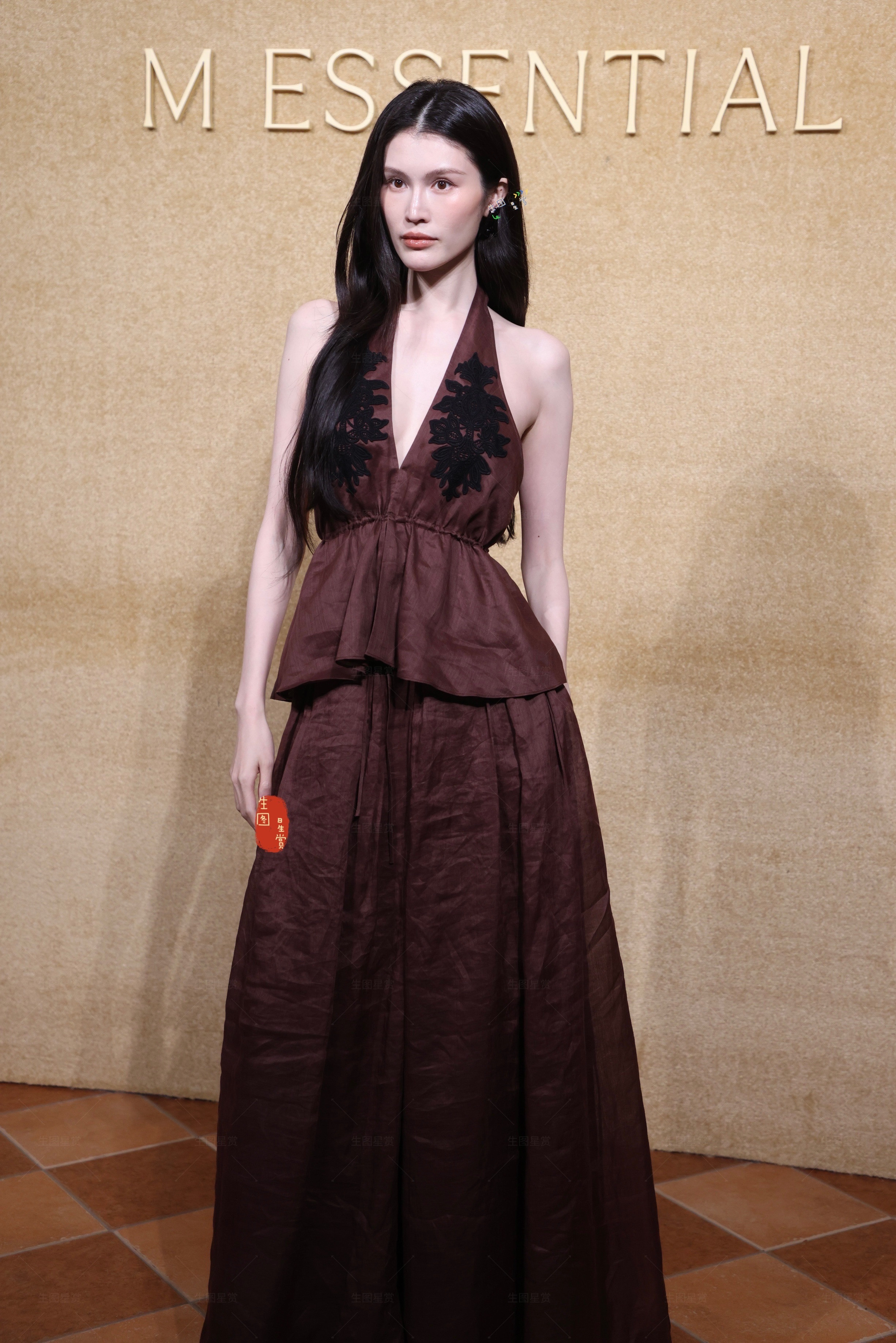 何仙姑来了，超模超绝身材何穗今日品牌大秀生图掉落