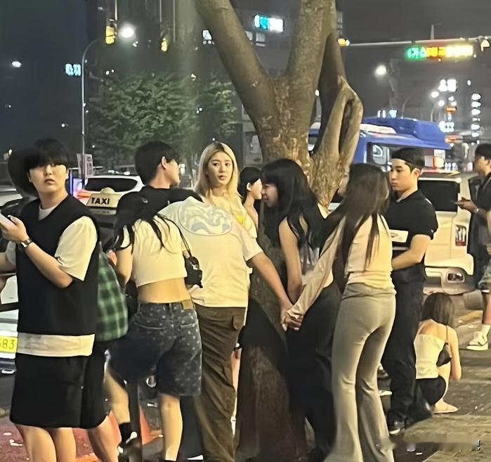 真的不太理解王思聪每天就和几个女孩子一起玩到底有什么意思？大男人不应该去闯闯事业