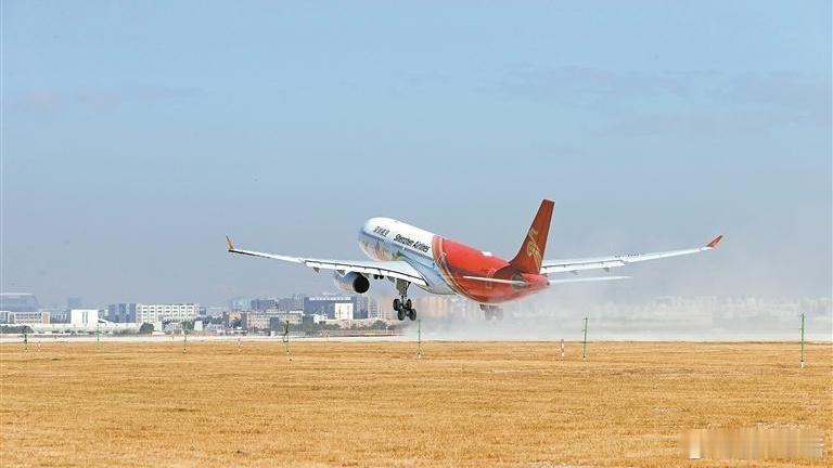 深圳机场第三跑道正式投运11月29日，深圳机场第三跑道正式投运。深圳机场新建的第