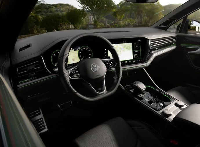 大众途锐新增锐臻版上市途锐3.0TSI锐臻版正式亮相，指导价75.58万元！标