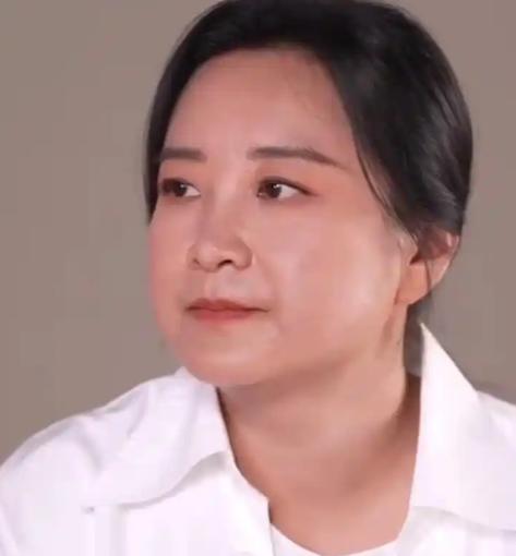 贾玲为什么突然“消失”了？有网友说，大概是钱赚够了，不用再陪笑哄大伙儿玩