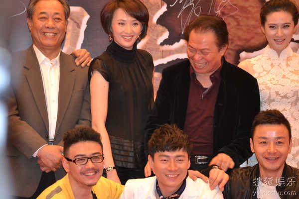 许亚军小娇妻张澍，婚后和许亚军夫唱妇随，偶尔带儿子参加活动。她长得不够漂亮，但应