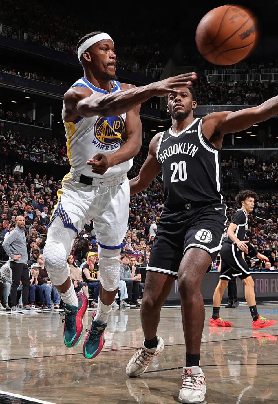 科尔大面积轮转奏效了！勇士险胜篮网，功劳属于替补。离谱！勇士经历四节奋战120