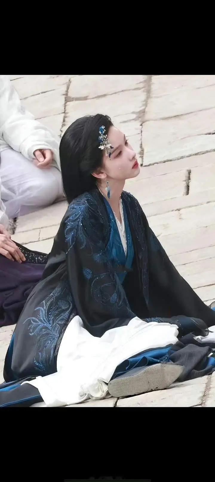 🍎陈都灵战国袍造型如何