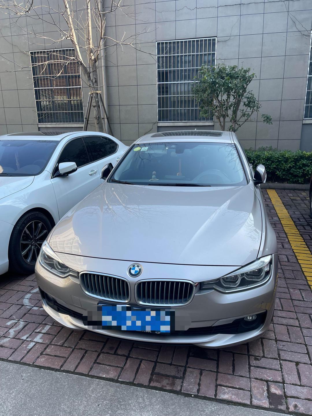 宝马3系发动机故障灯亮，排查原因+维修成本分享最近发动机故障灯突然亮了，一开始
