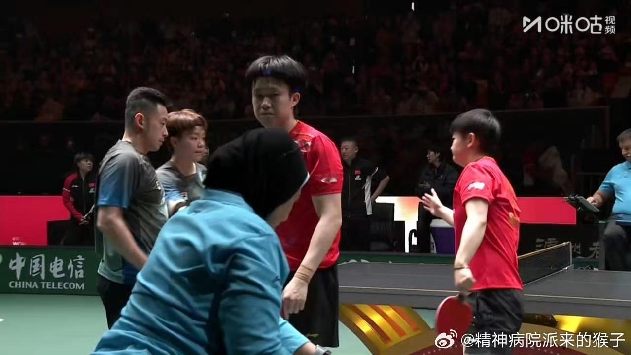 石头是要速战速决了[笑着哭]，第三盘前两局林诗栋11-3，11-4先胜林兆恒！